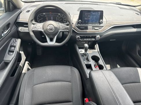 Used 2025 Nissan Altima 2.5 SV FWD image 22
