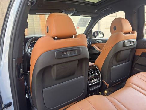Used 2022 BMW X7 xDrive40i w/ M Sport Package AWD/4WD image 37