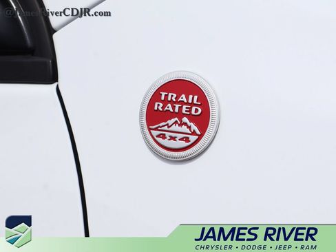 Used 2022 Jeep Cherokee Trailhawk w/ Trailer Tow Group AWD/4WD image 15