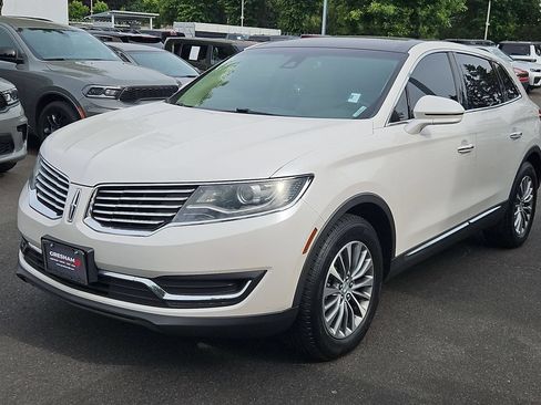 Used 2016 Lincoln MKX Select w/ Select Plus Package AWD/4WD image 3