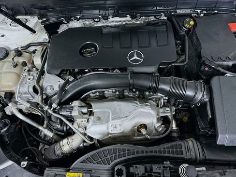 Used 2023 Mercedes-Benz GLB 250 image 32