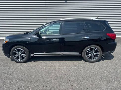 Used 2017 Nissan Pathfinder Platinum w/ Family Entertainment Package FWD image 8