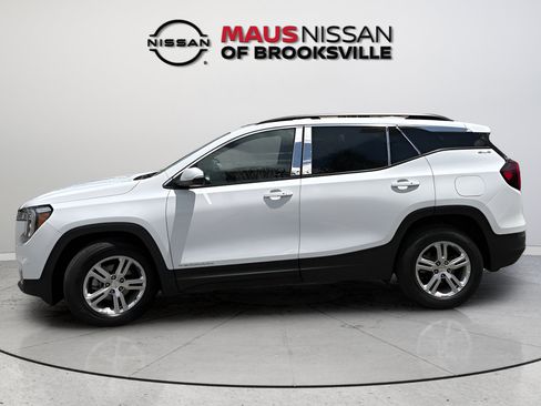 Used 2022 GMC Terrain SLE w/ Driver Convenience Package FWD image 5