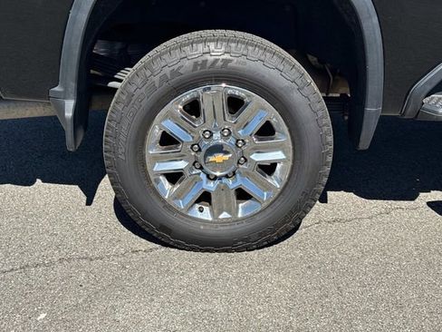 Used 2024 Chevrolet Silverado 2500 High Country w/ Technology Package AWD/4WD image 11
