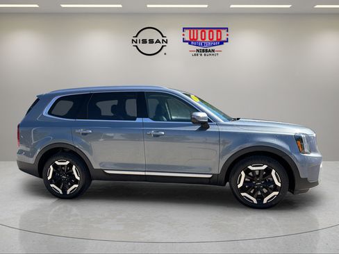 Used 2025 Kia Telluride S AWD/4WD image 2