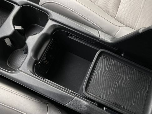 Used 2018 Honda CR-V Touring image 17