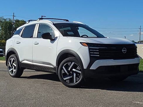 New 2026 Nissan Kicks SV w/ SV Premium Package image 2