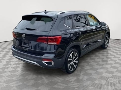 Used 2024 Volkswagen Taos SE image 5