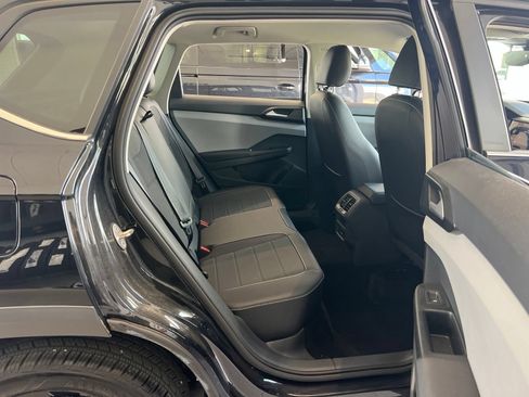 Used 2022 Volkswagen Taos SE w/ Driver Assistance Package FWD image 33