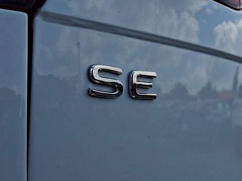 Used 2022 Volkswagen Tiguan SE R-Line AWD/4WD image 30