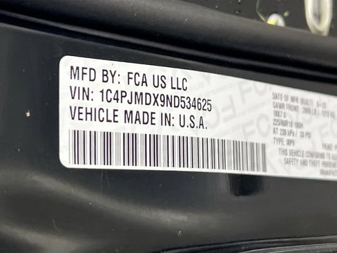 Used 2022 Jeep Cherokee Limited image 31