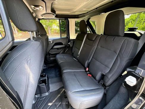 Certified 2022 Jeep Wrangler Unlimited Sahara w/ Cold Weather Group AWD/4WD image 22