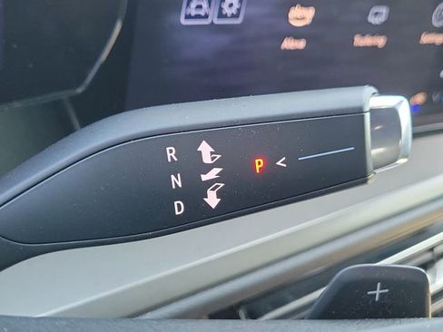 Certified 2025 Chevrolet Traverse LT FWD image 31