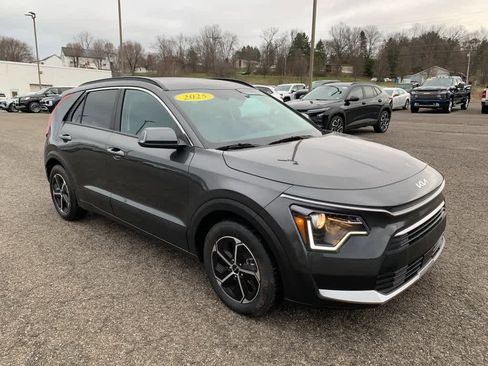 Used 2025 Kia Niro EX image 8