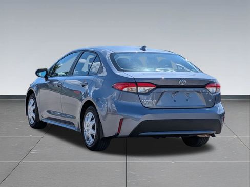 Used 2022 Toyota Corolla LE FWD image 2