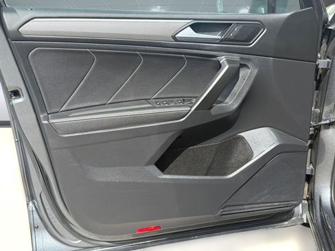 Certified 2022 Volkswagen Tiguan SE R-Line image 11