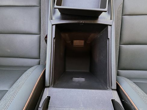Used 2025 GMC Acadia AT4 w/ Luxury Package AWD/4WD image 26