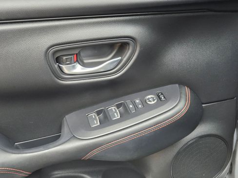 Used 2025 Honda HR-V Sport image 11