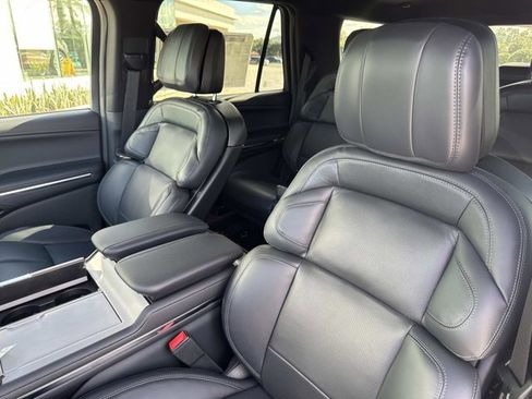New 2025 Lincoln Navigator Reserve w/ Jet Appearance Package image 12