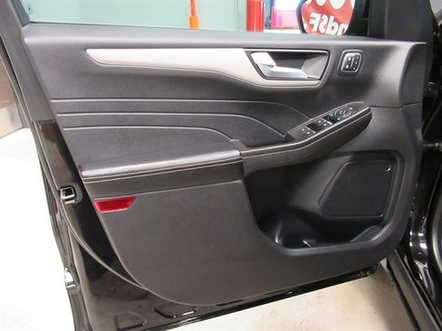 Used 2021 Ford Escape SEL w/ Technology Package image 14