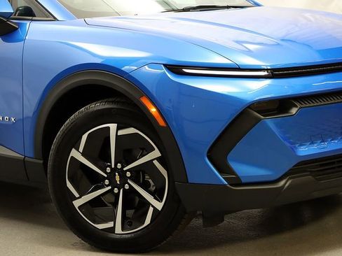 Used 2025 Chevrolet Equinox EV LT image 4