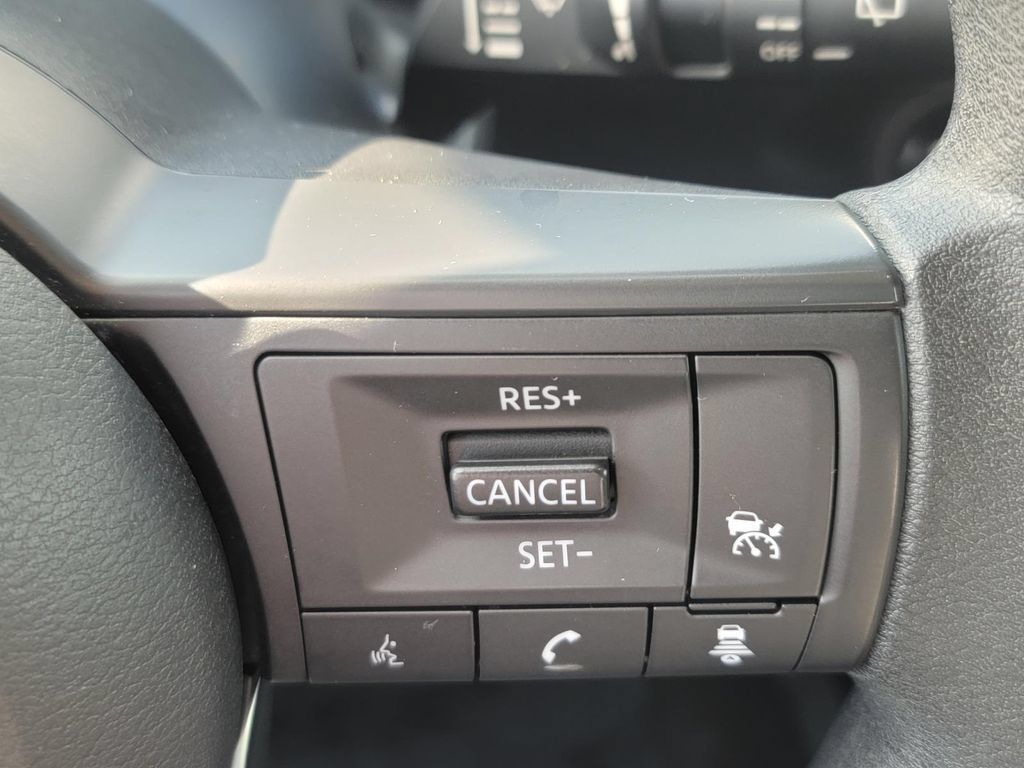 Used 2025 Nissan Kicks SV AWD/4WD image 20