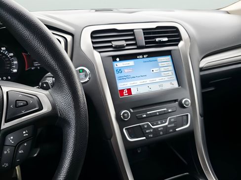 Used 2017 Ford Fusion SE w/ Fusion SE Technology Package FWD image 28