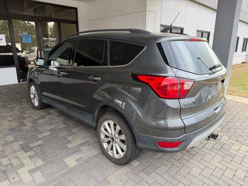 Used 2019 Ford Escape SEL image 3