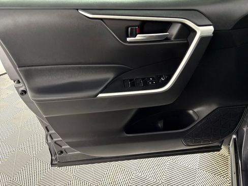 Used 2022 Toyota RAV4 XLE w/ Convenience Package image 11