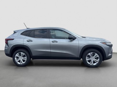 New 2026 Chevrolet Trax LS w/ Driver Confidence Package FWD image 7