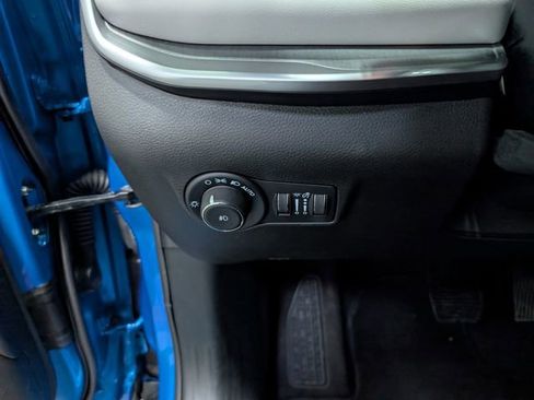 Used 2025 Jeep Compass Limited AWD/4WD image 19