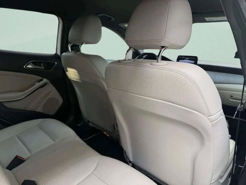 Used 2019 Mercedes-Benz GLA 250 4MATIC image 10