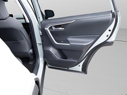 Certified 2023 Toyota RAV4 XLE w/ Convenience Package image 18