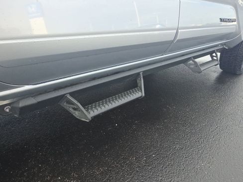 Used 2024 Toyota Tacoma TRD Sport w/ TRD Sport Upgrade Package image 18