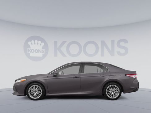 Used 2018 Toyota Camry XLE w/ Driver Assist Package FWD image 2