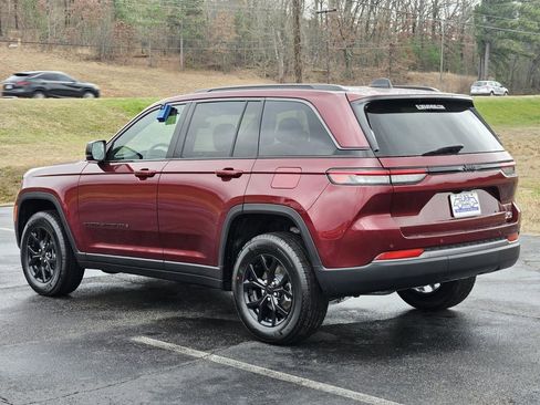 New 2026 Jeep Grand Cherokee Altitude image 4