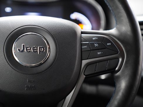 Used 2019 Jeep Grand Cherokee Laredo image 20