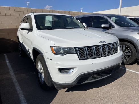 Used 2018 Jeep Grand Cherokee Laredo RWD image 2
