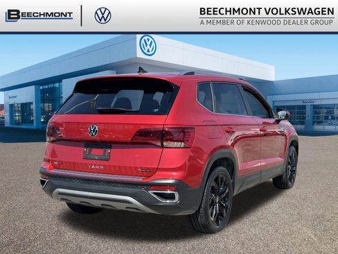Used 2023 Volkswagen Taos SE w/ Panoramic Sunroof Package AWD/4WD image 7