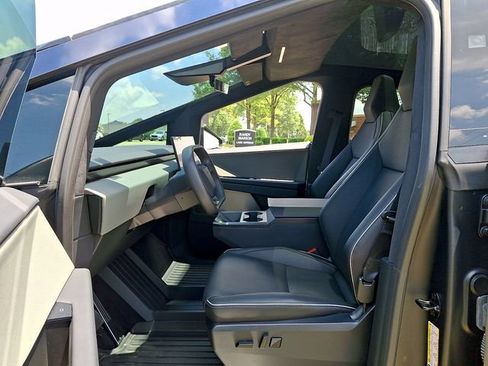 Used 2025 Tesla Cybertruck AWD Crew Cab image 13