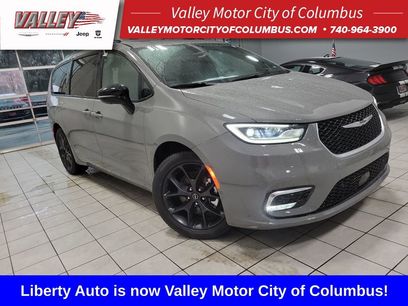 Used 2025 Chrysler Pacifica Limited