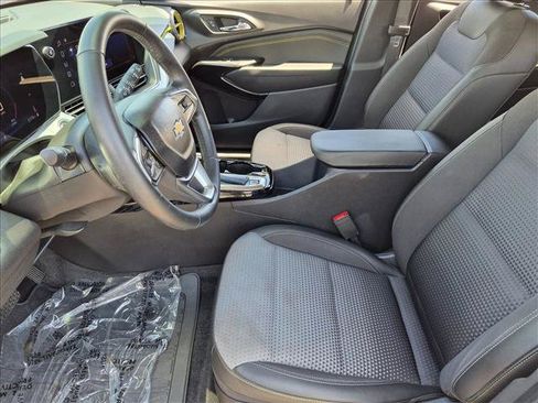 Used 2024 Chevrolet Trax LT w/ Driver Confidence Package FWD image 15