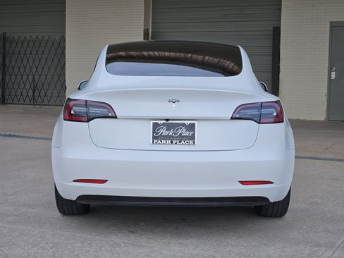 Used 2021 Tesla Model 3 Standard Range Plus image 8