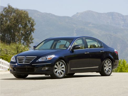 Used 2011 Hyundai Genesis 4.6 RWD image 1