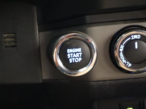Used 2021 Toyota Tacoma TRD Off-Road w/ TRD Premium Off Road Package AWD/4WD image 32