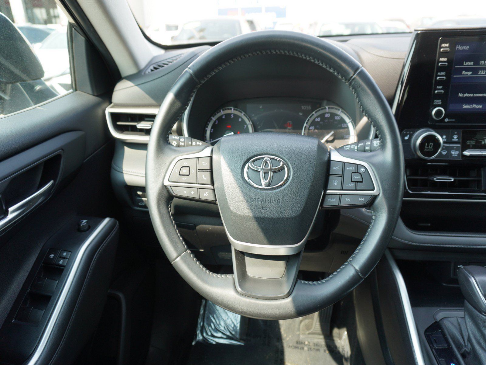 Used 2022 Toyota Highlander XLE FWD image 17