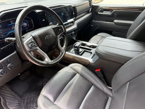 Used 2025 Chevrolet Silverado 1500 LT Trail Boss w/ LT Trail Boss Premium Package AWD/4WD image 8