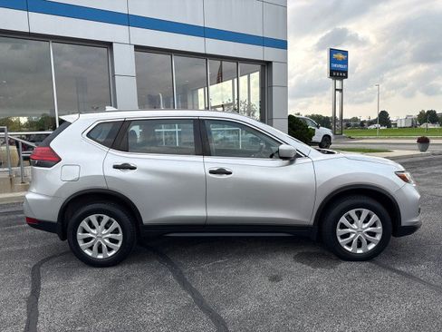 Used 2017 Nissan Rogue S AWD/4WD image 2