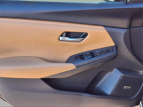 Used 2024 Nissan Sentra SV w/ SV Premium Package image 21