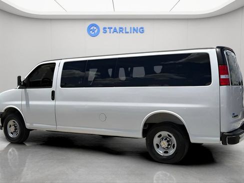Certified 2025 Chevrolet Express 3500 LT w/ LT Preferred Equipment Group RWD image 4